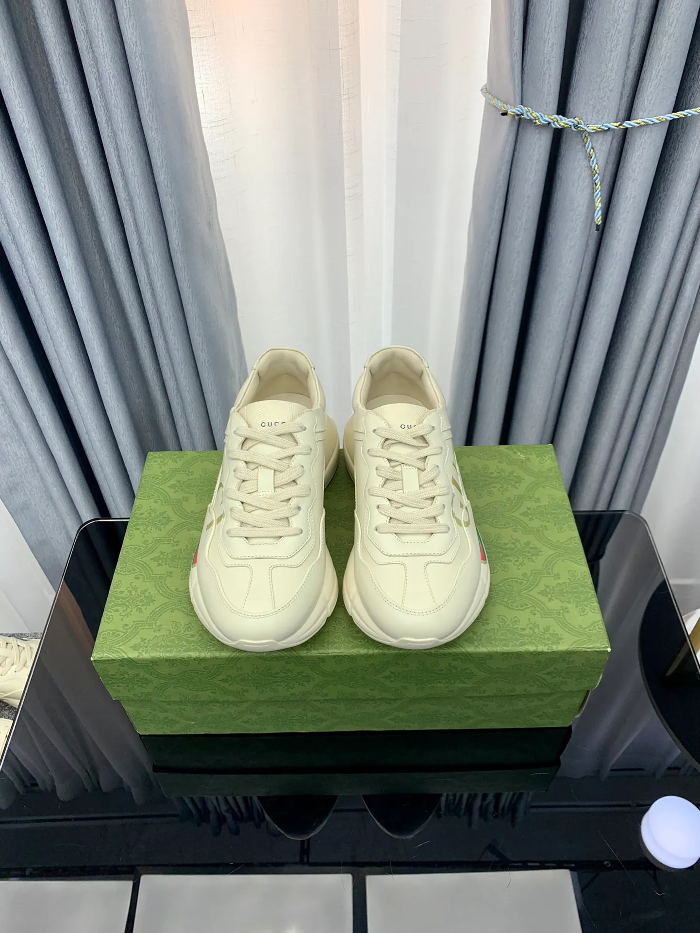 👟👟Ex-factory price 480👟👟 Women's shoes, women's clothing, Gucci dad shoes for couples, distressed leather horn-shaped retro jogging shoes. The Balenciaga grandpa trend has subsided and ushered in GUCCI dad shoes, the trend leader in the fashion industry. Original shoe mold opening, original last from Italian handmade foundry! [Gucci original dad shoes] Original surface: imported calfskin! Lining: Grade A hybrid lambskin! Outsole: The highest restoration sole T👟👟Ex-factory price U material plus wear-resistant foam (anti-wear cushioning) ivory leather processed with distressed effect The sole is 5cm high! The comfort level is excellent, killing all high-end versions on the market! Original logo outsole! 👣Size: Women’s size 35-40. Men's size 38-45. Women's heel with 🈚️logo! Men's heel with 🈶️logo!